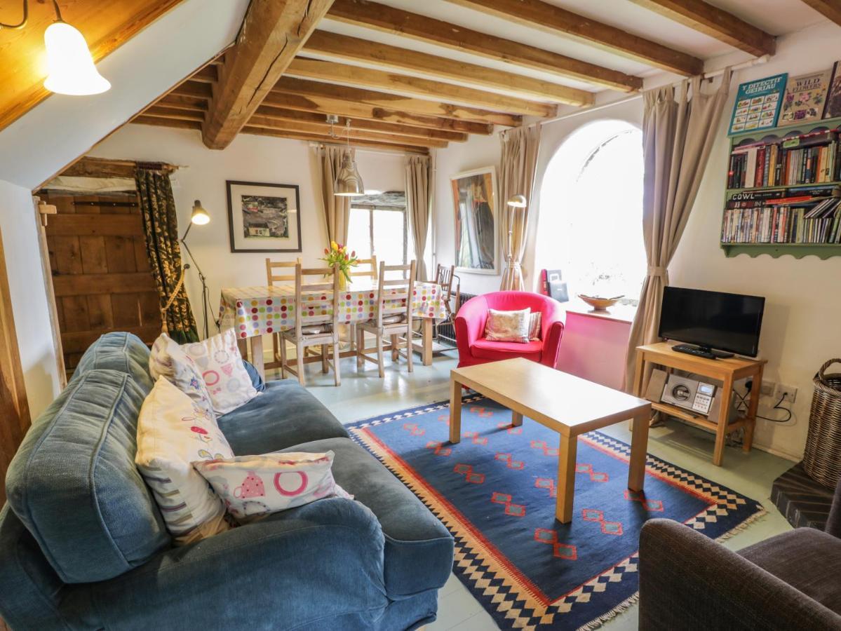 Beudy Dolpebyll Villa Llangadfan ภายนอก รูปภาพ