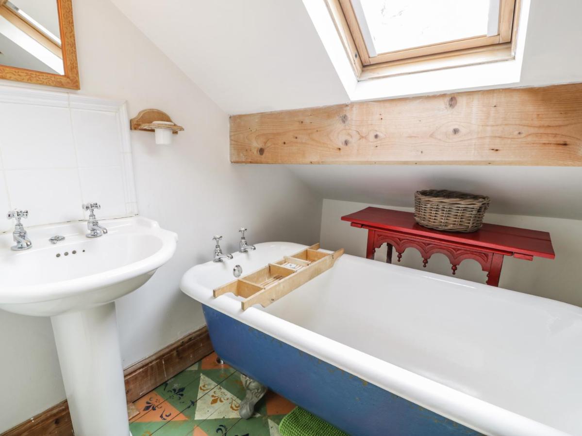 Beudy Dolpebyll Villa Llangadfan ภายนอก รูปภาพ