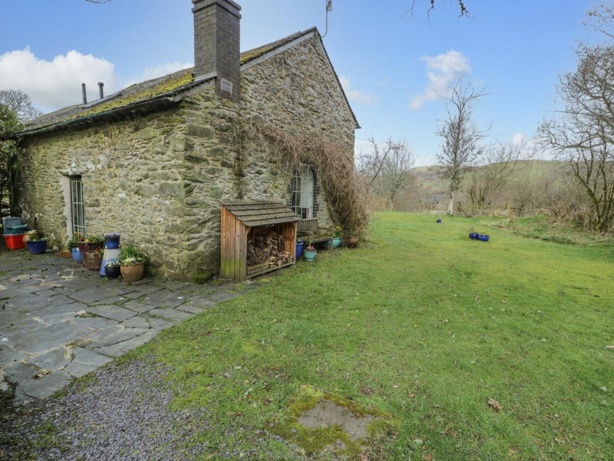 Beudy Dolpebyll Villa Llangadfan ภายนอก รูปภาพ